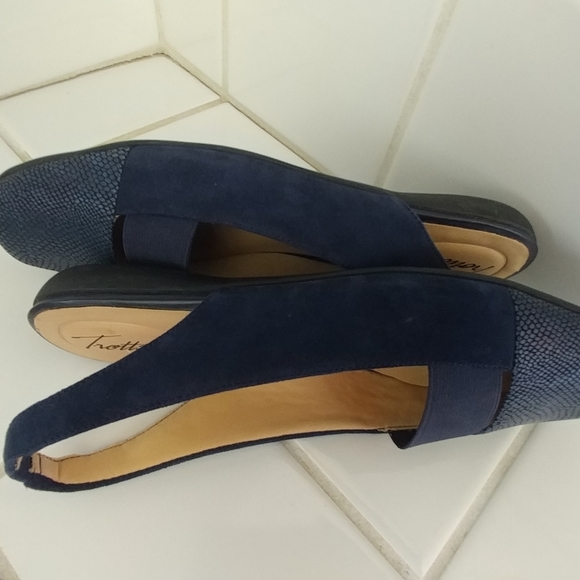 Trotters Navy Blue Slingback Flats - Picture 2 of 10